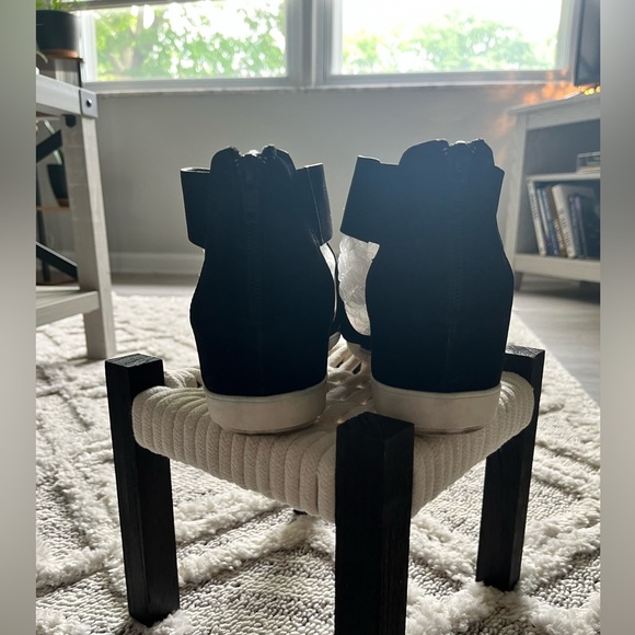 Comfortiva Memory Foam Black Open-Toed Wedge Sandal - Picture 4 of 11